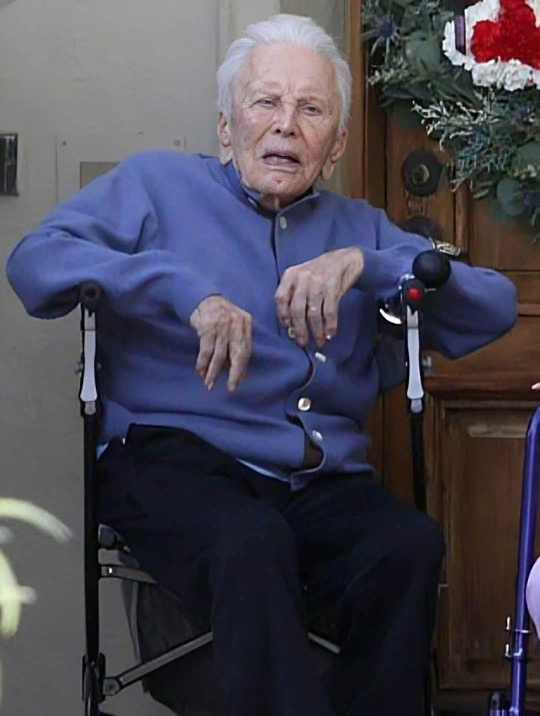 Une légende d'Hollywood à la longévité et à la carrière impressionnantes : l'avez-vous reconnue ?