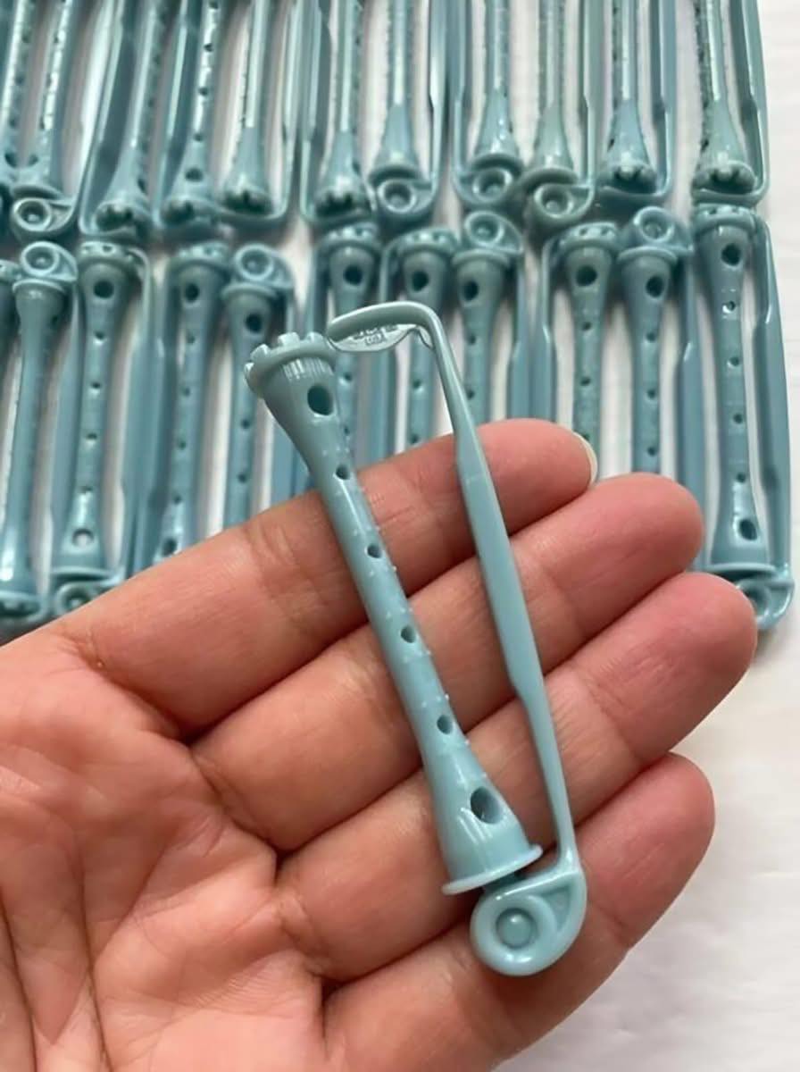 Des objets étranges dans le tiroir de grand-mère révèlent un secret oublié