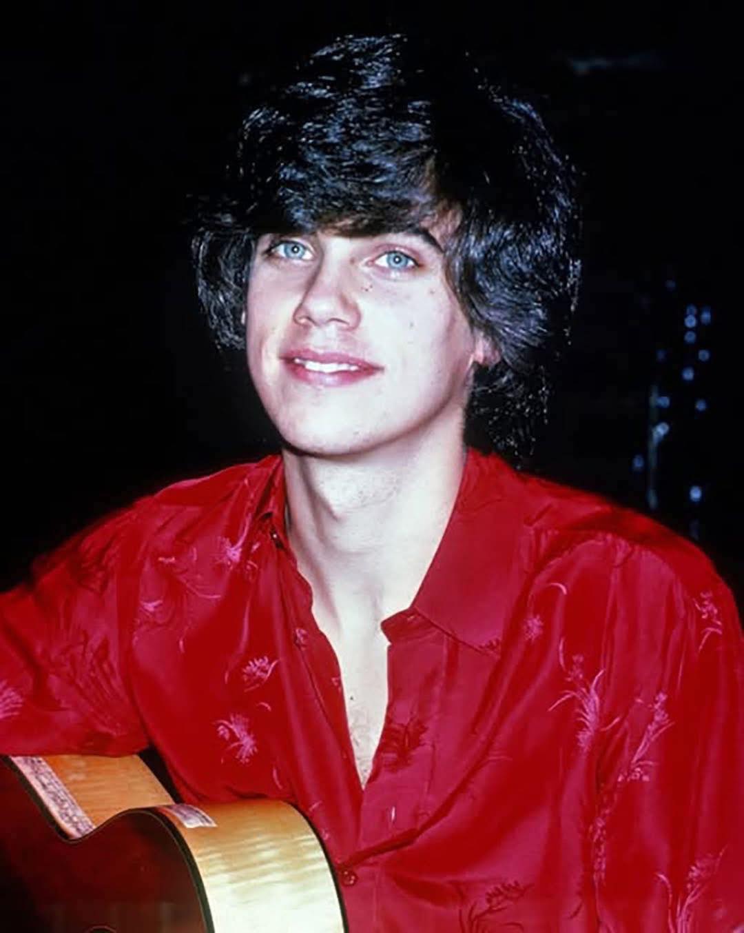 Dans les années 70, il était un gentleman accompli, mais la vie l'a mené sur un chemin inattendu — voici comment va aujourd'hui cette star qui continue de surprendre ses fans !